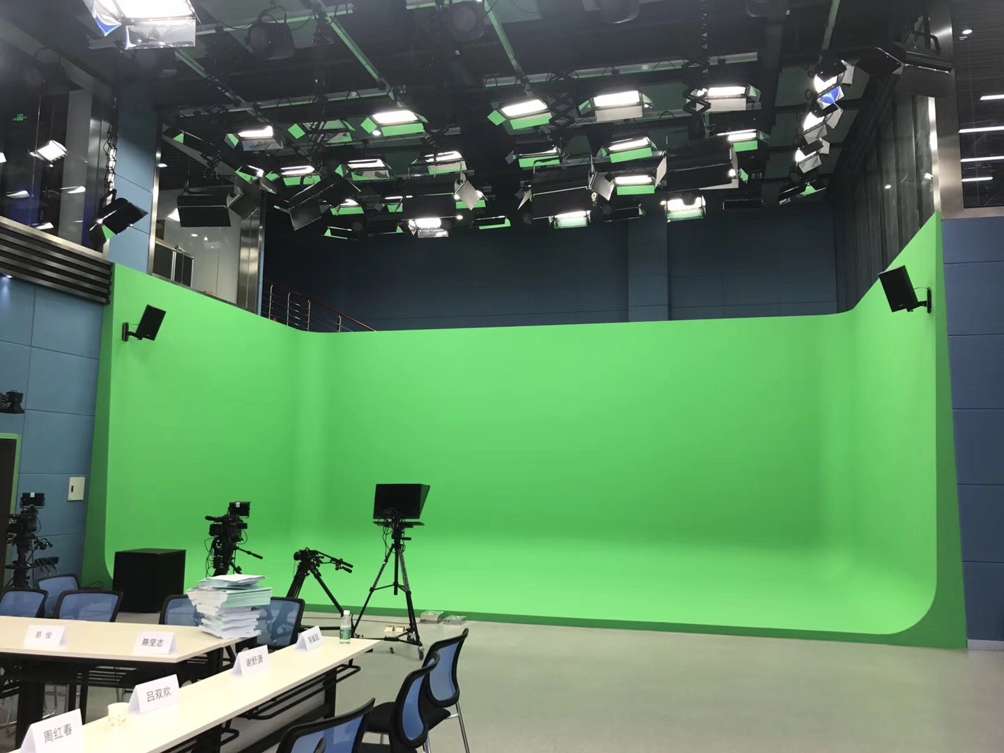 暨南大学虚拟演播区绿幕场景