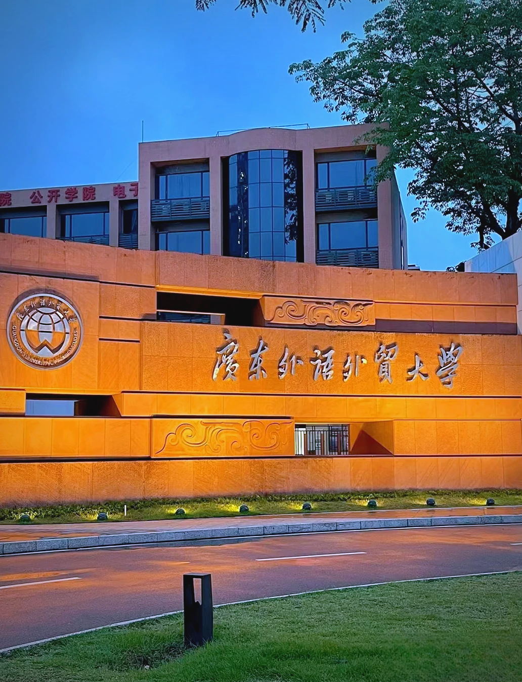 广东外语外贸大学艺术学院展厅LED高清显示系统建设