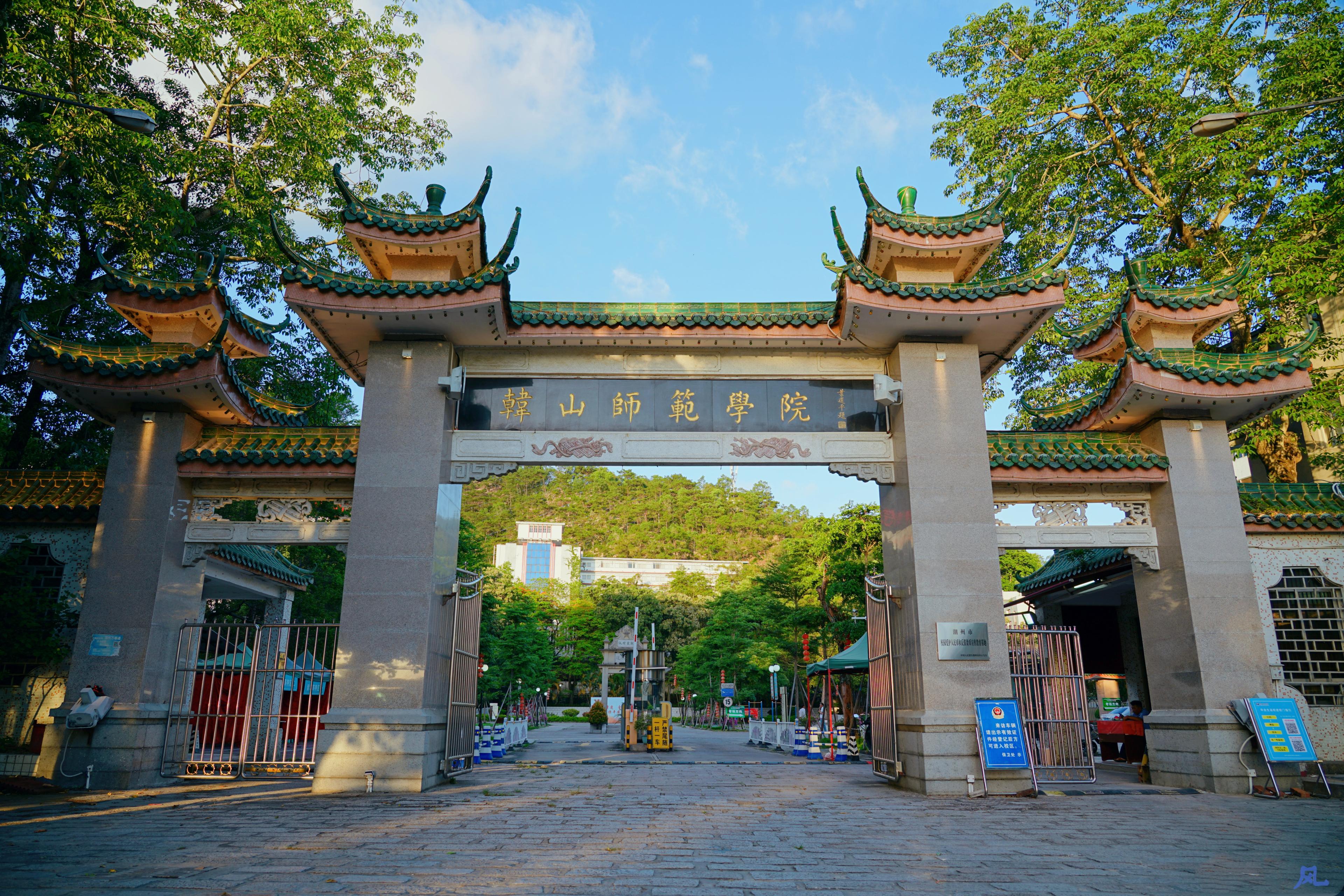 韩山师范学院实景&虚拟演播室